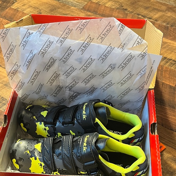 Santic Davee Men's Road Bike Shoes
- Black and Yellow - Picture 7 of 7